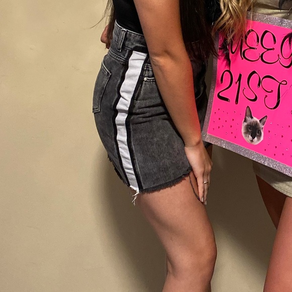 Zara grey denim skirt with white stripe - Picture 4 of 5